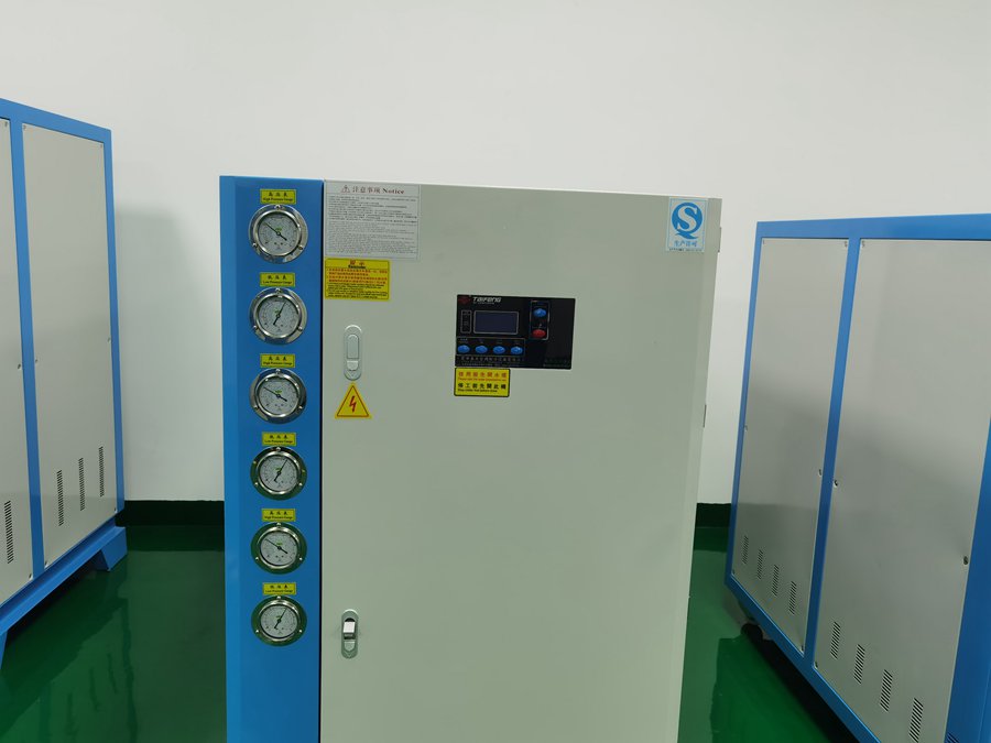 工業冷水機